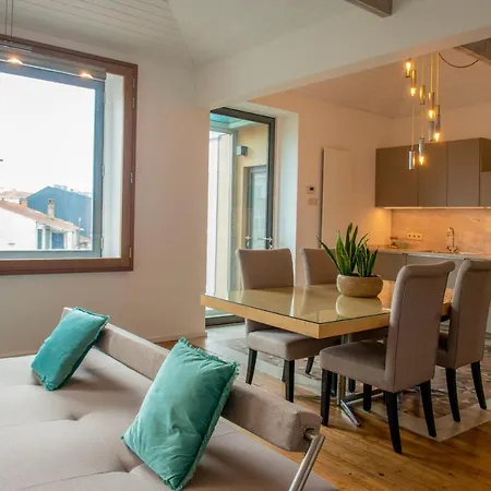 Charm Palace Porto Guest house 2*