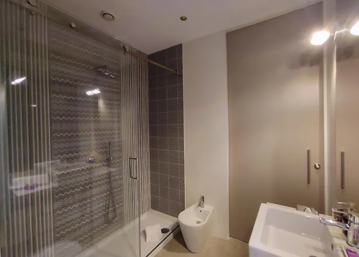 Pensión Charm Palace 4*