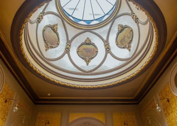 Charm Palace Πανσιόν