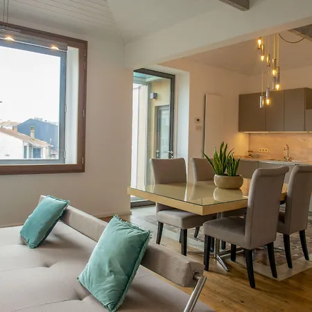 Charm Palace 招待所