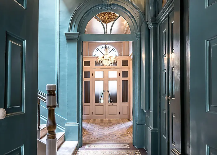 Charm Palace Porto Guest house