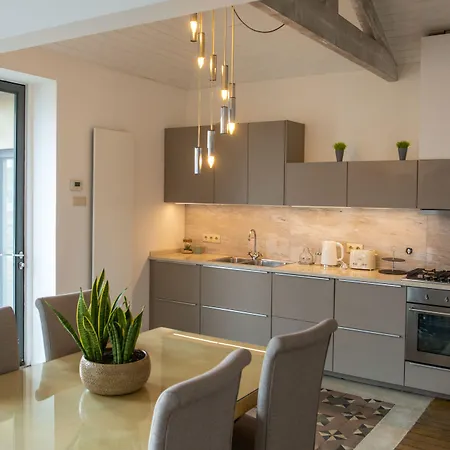 Charm Palace Penzion 4*